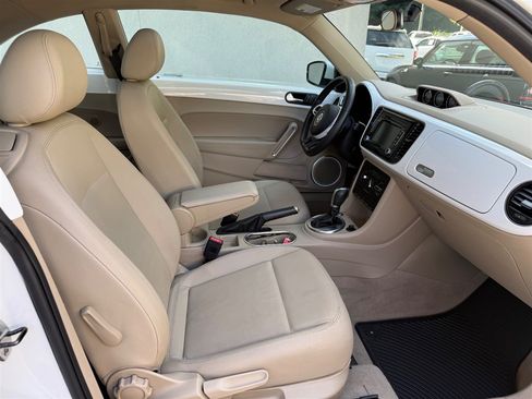Used 2013 Volkswagen Beetle TDI FWD image 4