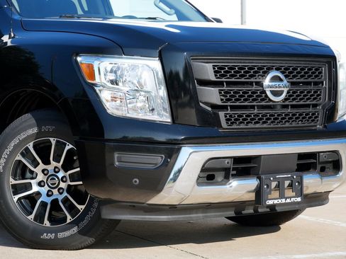 Used 2021 Nissan Titan SV w/ SV Convenience Package RWD image 17