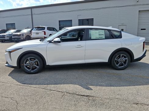 New 2025 Kia K4 LXS image 5