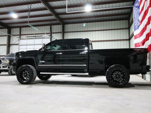 Used 2019 Chevrolet Silverado 2500 High Country w/ Duramax Plus Package AWD/4WD image 6