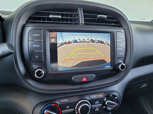 Used 2025 Kia Soul LX w/ LX Technology Package FWD image 16