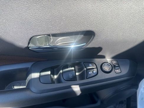 Certified 2023 Nissan Kicks SR image 15