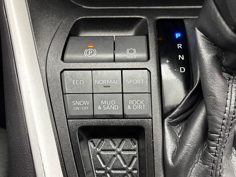 Used 2023 Toyota RAV4 LE AWD/4WD image 24