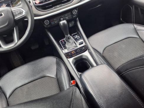 Certified 2024 Jeep Compass Latitude AWD/4WD image 9