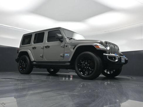 Used 2023 Jeep Wrangler Unlimited Sahara w/ Cold Weather Group AWD/4WD image 4