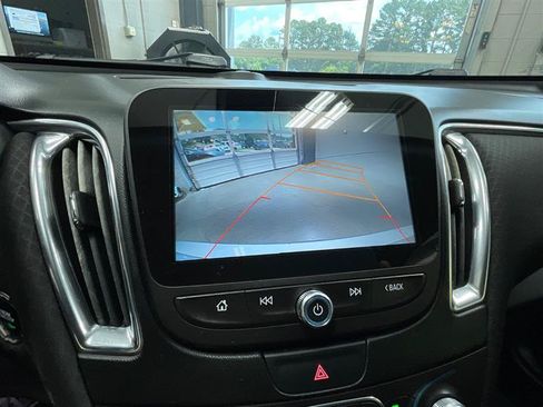 Used 2017 Chevrolet Malibu LT FWD image 19