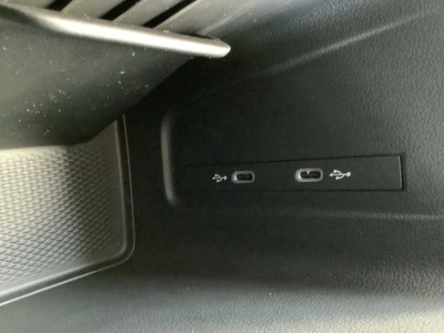 New 2025 Volkswagen Tiguan SE image 21