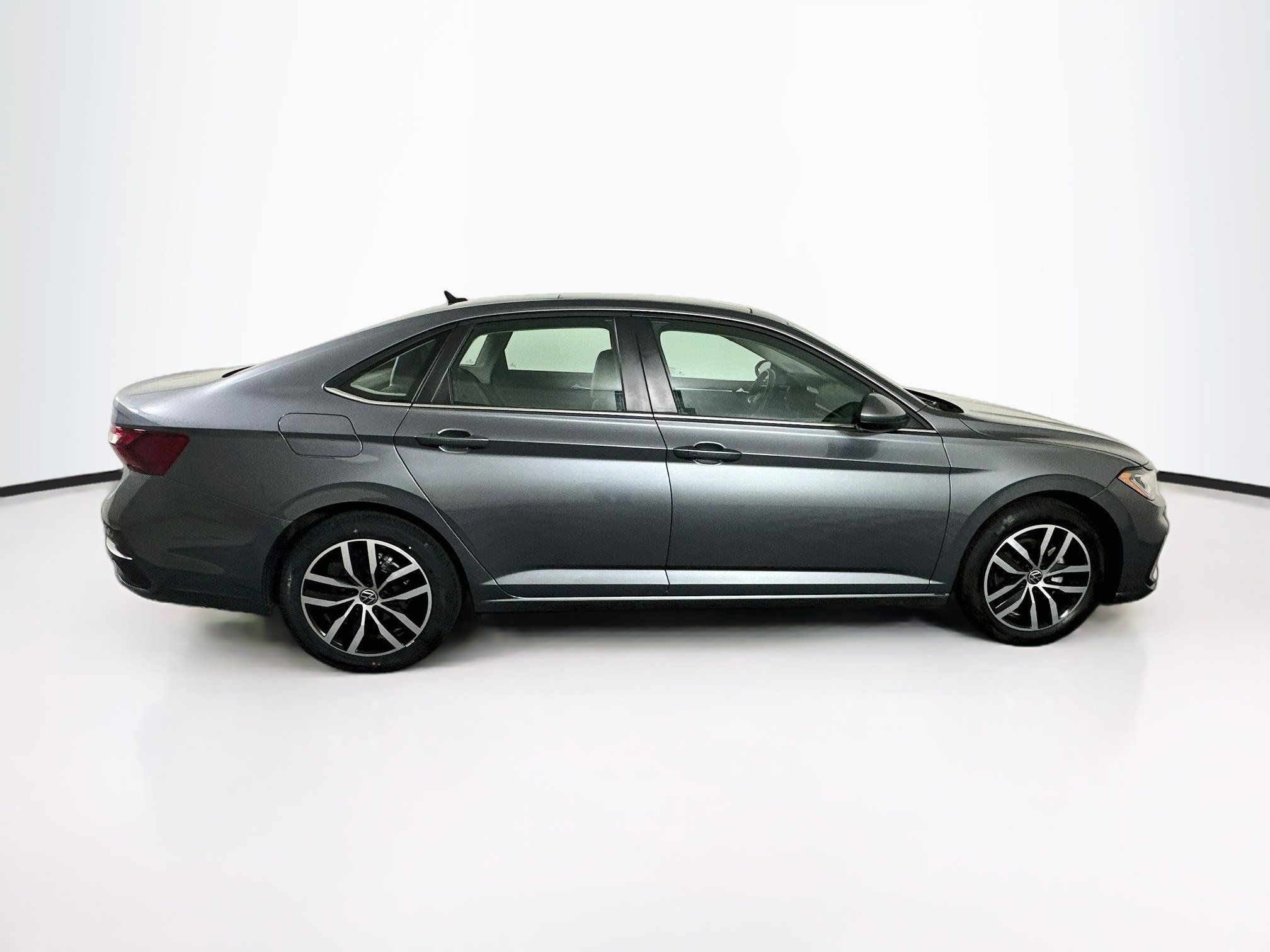 Used 2025 Volkswagen Jetta SE FWD image 10