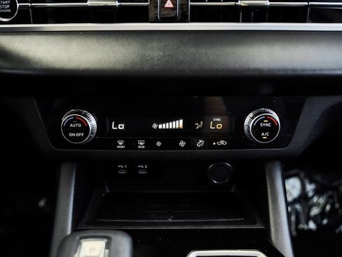 Used 2025 Mitsubishi Outlander ES FWD image 31