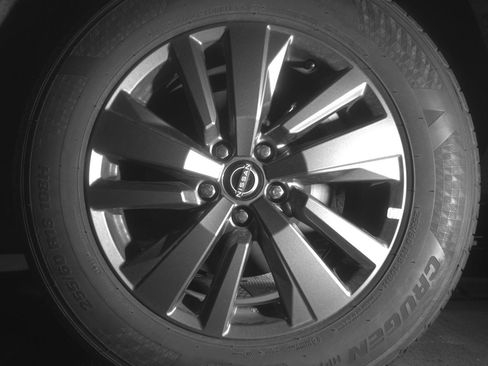 Used 2025 Nissan Pathfinder SV image 14