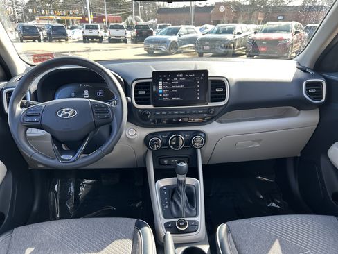 Certified 2023 Hyundai Venue Limited image 18