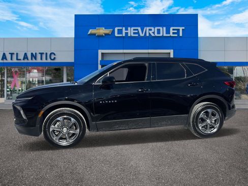 Used 2025 Chevrolet Blazer LT w/ Convenience Package image 2