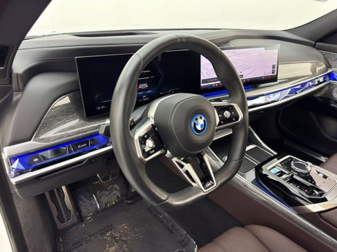 Used 2023 BMW i7 xDrive60 w/ Executive Package 2 image 13