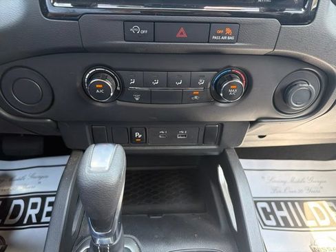 Used 2024 Nissan Frontier SV w/ Technology Package RWD image 25