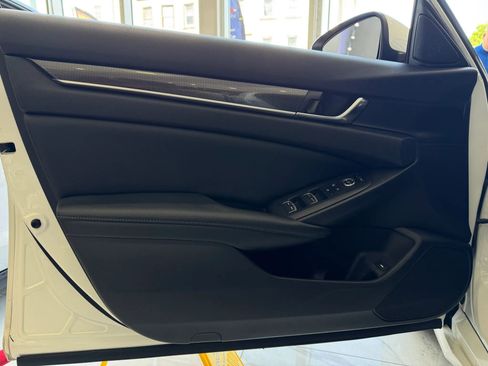 Used 2019 Honda Accord Sport image 12