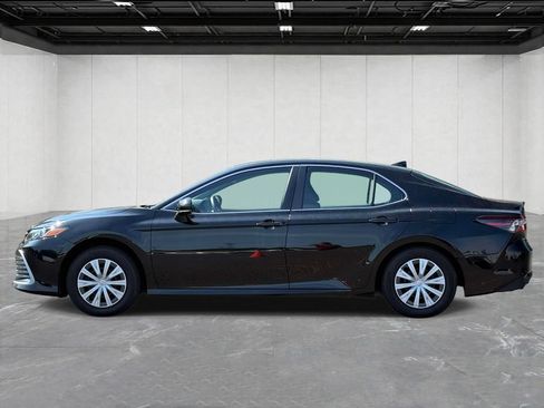 Used 2022 Toyota Camry LE FWD image 2