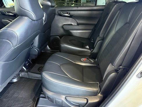 Used 2023 Toyota Highlander XLE image 35