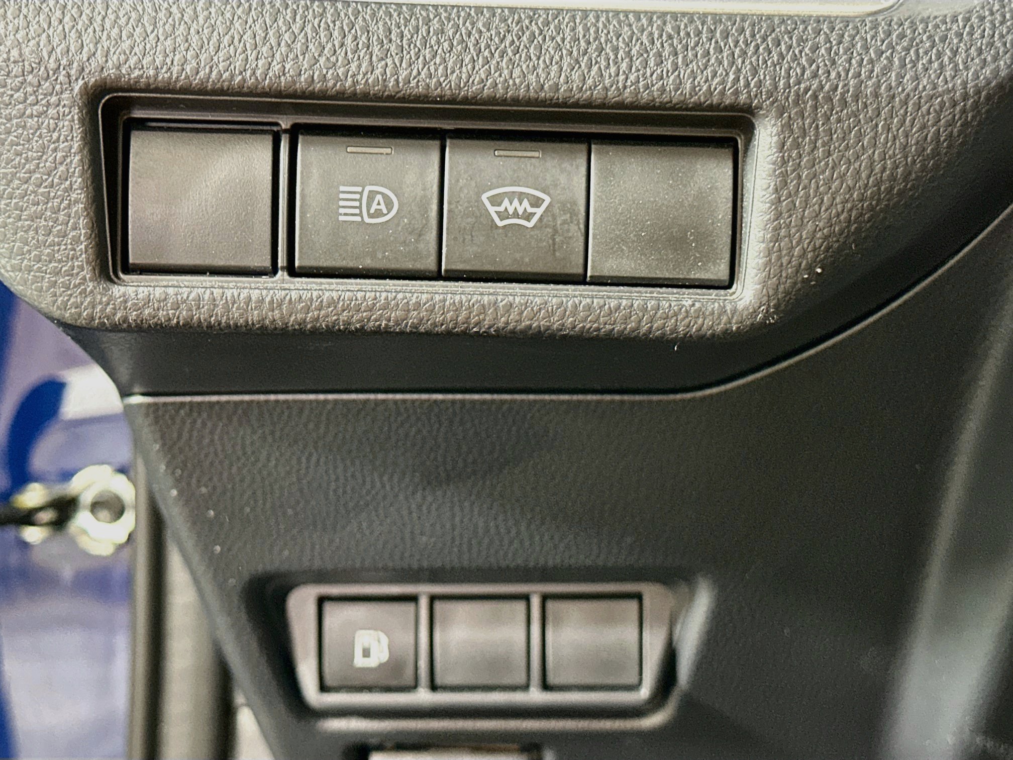 Used 2025 Toyota Prius LE FWD image 17