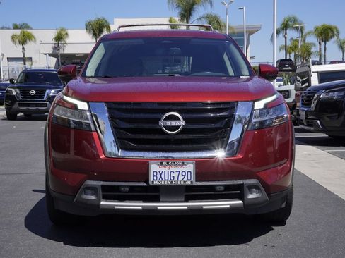 Used 2022 Nissan Pathfinder SL w/ SL Premium Package FWD image 6