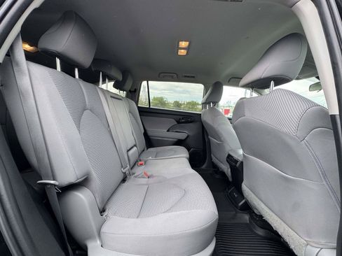 Used 2023 Toyota Highlander LE FWD image 20