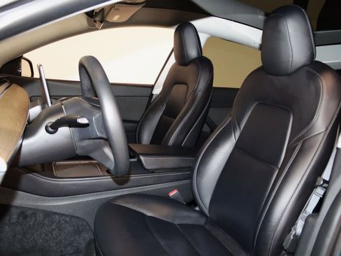 Used 2022 Tesla Model Y Long Range AWD/4WD image 30
