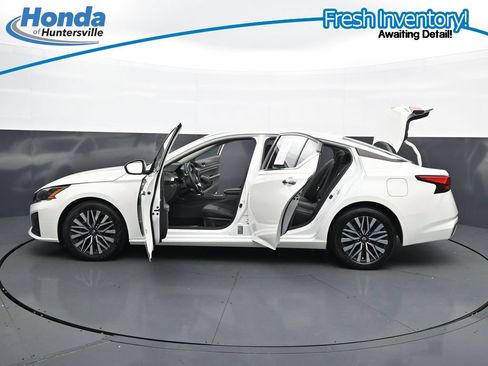 Used 2025 Nissan Altima 2.5 SV FWD image 35