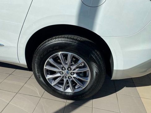 Used 2024 Buick Enclave Essence image 18