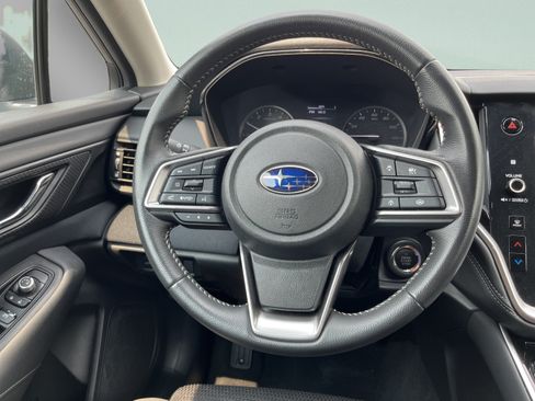 Used 2025 Subaru Outback Premium AWD/4WD image 20