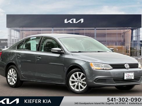Used 2011 Volkswagen Jetta SE FWD image 1