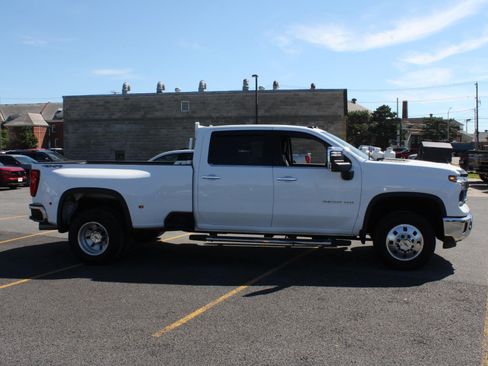 Used 2024 Chevrolet Silverado 3500 LTZ w/ LTZ Convenience Package AWD/4WD image 4