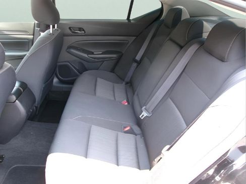 Used 2024 Nissan Altima 2.5 SV FWD image 10