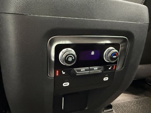 Used 2024 GMC Yukon Denali w/ Denali Reserve Package image 29