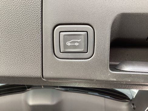 Used 2024 Cadillac XT4 Luxury w/ Cold Weather Package image 38