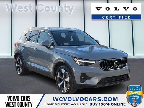 Certified 2025 Volvo XC40 B5 Plus image 1