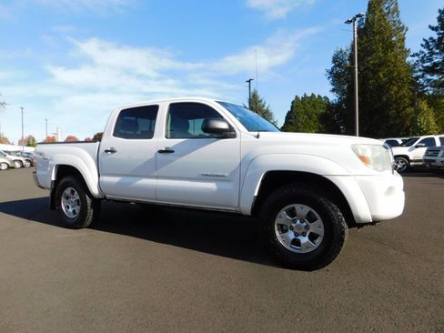 Used 2005 Toyota Tacoma PreRunner image 1
