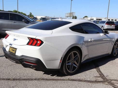 Used 2024 Ford Mustang Coupe RWD image 4