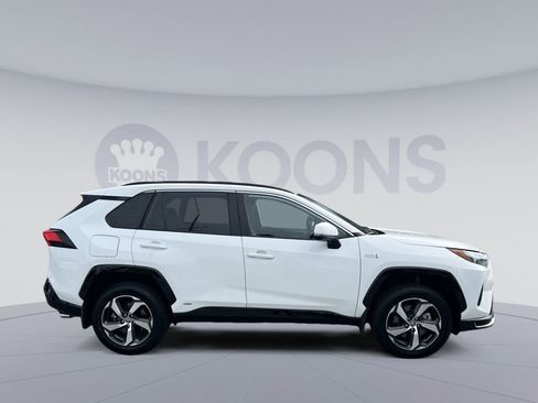 Used 2023 Toyota RAV4 SE w/ Weather & Moonroof Package image 17