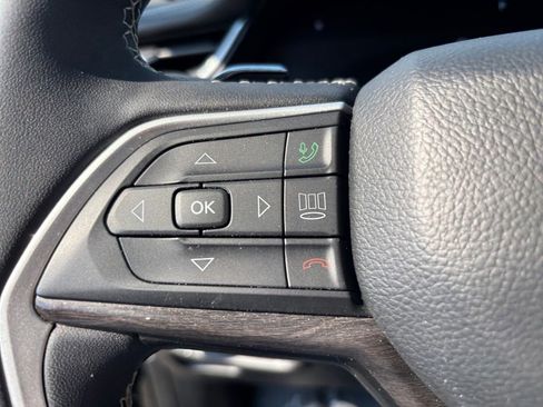 Used 2023 Jeep Grand Cherokee L Limited AWD/4WD image 16