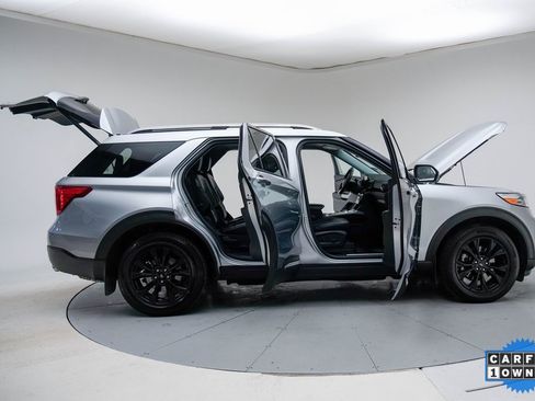 Used 2022 Ford Explorer Limited w/ Equipment Group 301A image 28