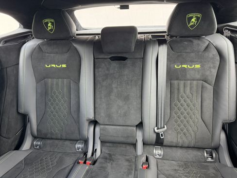 Used 2024 Lamborghini Urus Performante AWD/4WD image 30