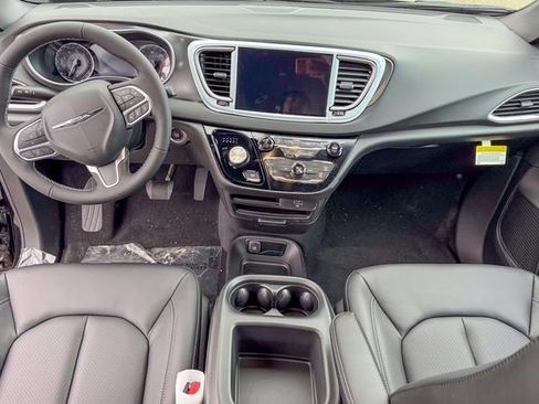 New 2026 Chrysler Voyager LX image 22