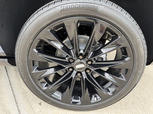 New 2026 Cadillac Escalade Platinum Sport w/ LPO, ONYX Package image 36