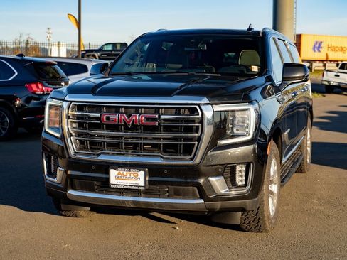 Used 2023 GMC Yukon XL SLT image 4