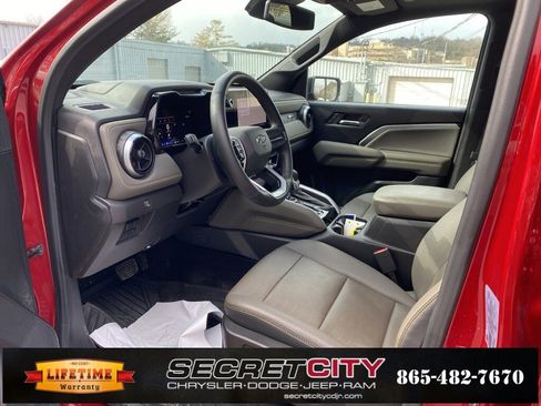 Used 2025 Chevrolet Colorado ZR2 w/ Technology Package image 9
