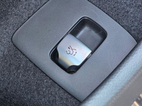 Used 2026 Mercedes-Benz E 350 4MATIC Sedan image 38