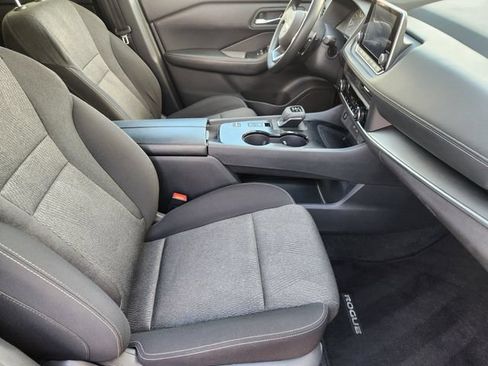 Used 2024 Nissan Rogue SV FWD image 10