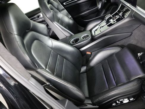 Used 2020 Porsche Panamera GTS image 32
