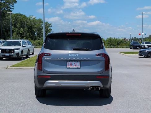 Used 2022 Kia Telluride S FWD image 4