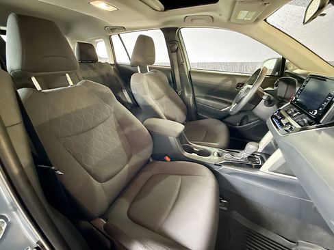 Used 2022 Toyota Corolla Cross LE w/ Moonroof Package image 31