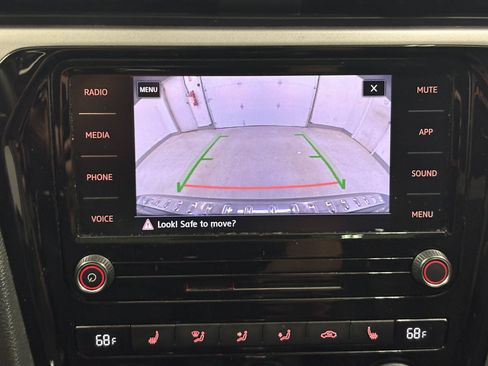 Used 2021 Volkswagen Passat 2.0T SE FWD image 16